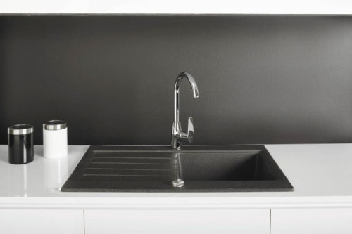 Aranżacja wnętrza nawiązuje do loftowych stylizacji