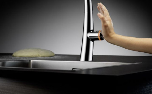 Nowa KWC ZOE zaskakuje również technologią Touch Light PRO TIPCONTROL