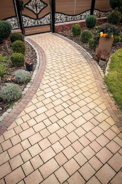 Ścieżki ogrodowe są istotnym elementem aranżacji przydomowej przestrzeni