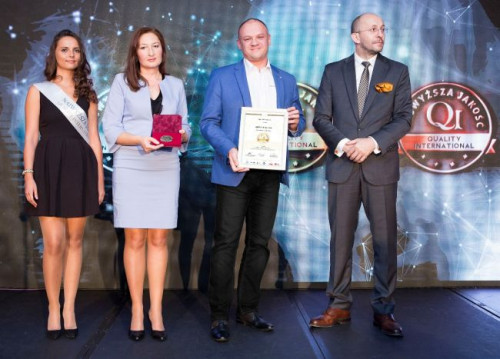 Statuetki w imieniu firmy odebrał Radosław Gibki, Dyrektor Sprzedaży Krajowej