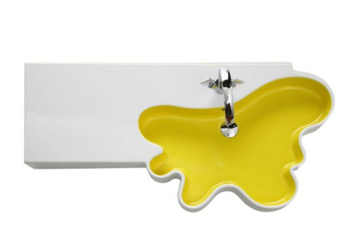 Inspiracją do stworzenia umywalki i brodzika w kształcie kleksa była rozpryśnięta kropla wody