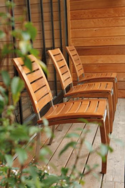 Nowoczesna formuła oleju sprawia, że ma on właściwości hydrofobowe