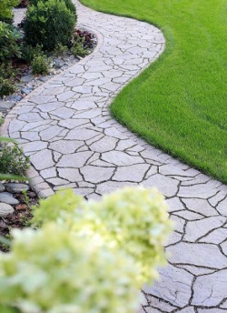 Długa na kilkadziesiąt metrów, szeroka na zaledwie kilka – tak wygląda znaczna część działek budowlanych w miastach