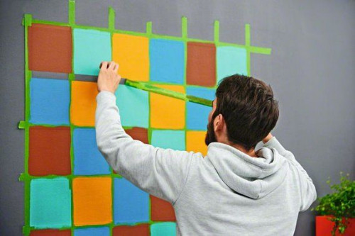 Taśmę maskującą zdejmujemy, gdy farba jest jeszcze lekko wilgotna