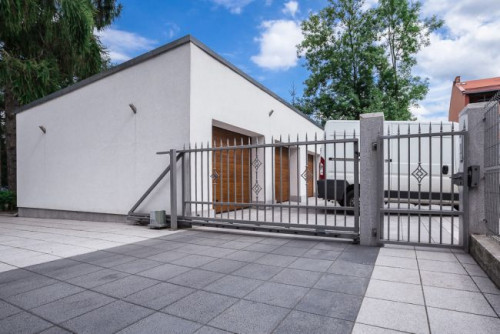 Zanim temperatura na zewnątrz domu zacznie spadać poniżej zera, wykonujemy ostatnie porządki w ogrodzie i wokół domu