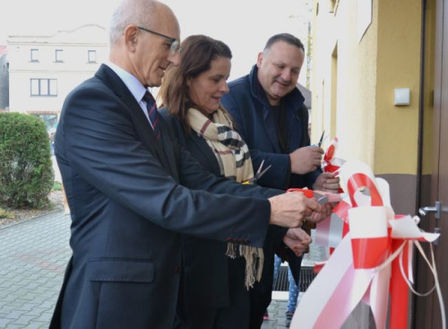 Dyrektor placówki Magdalena Strzelczyk, opiekunowie i podopieczni przygotowali im ciepłe przyjęcie, wręczając własnoręcznie stworzone prace artystyczne w ramach podziękowań za wsparcie