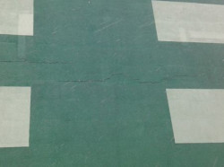 Widok spękanej struktury wcześniej ocieplonej ściany to koszmar dla każdego właściciela