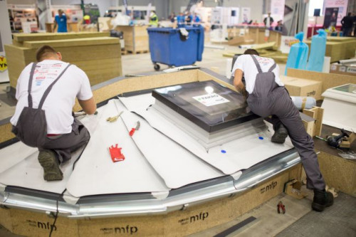 W mistrzostwach rywalizowali przedstawiciele 19 krajów, montując okna na różnych połaciach dachu