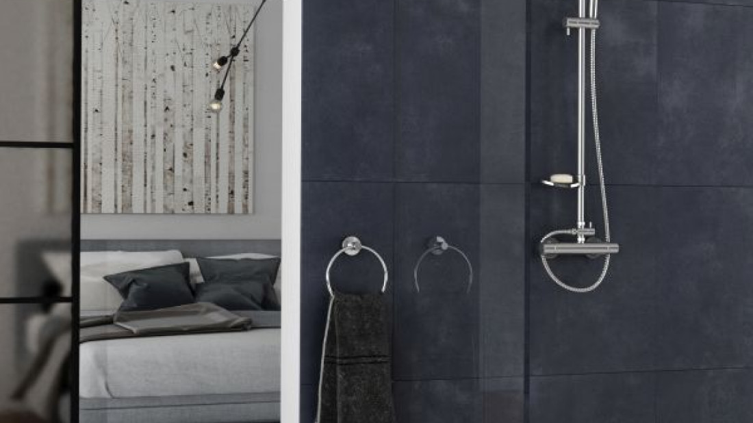 Za ścianą sypialni – nowoczesny prysznic Ferro w zasięgu ręki