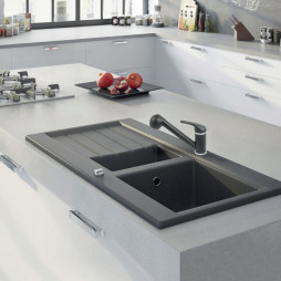 Bateria zlewozmywakowa stojąca z wyciąganym natryskiem Freya