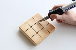 Za planszę do gry posłuży nam oszlifowana drewniana deseczka