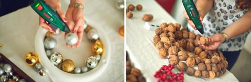 Następnie oklejcie wierzch obręczy, przyklejając obok siebie różnej wielkości bombki lub orzechy