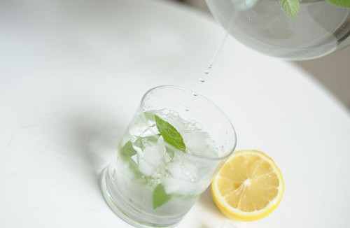 Każdy z nas powinien wyrobić w sobie zdrowy nawyk picia wody