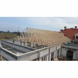 Wiązary dachowe na sali weselnej