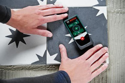 Upewnij się, że pomiędzy płytkami nie zostały żadne luki