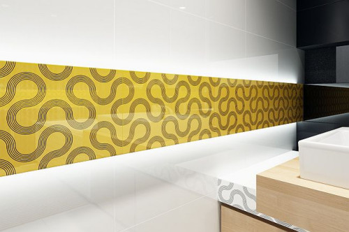 Żółte płytki na ścianie można ułożyć jak elementy układanki na białym tle glazury i zrobić z nich poziome pasy