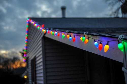 Iluminacje na zewnątrz stały się obowiązkową dekoracją na święta