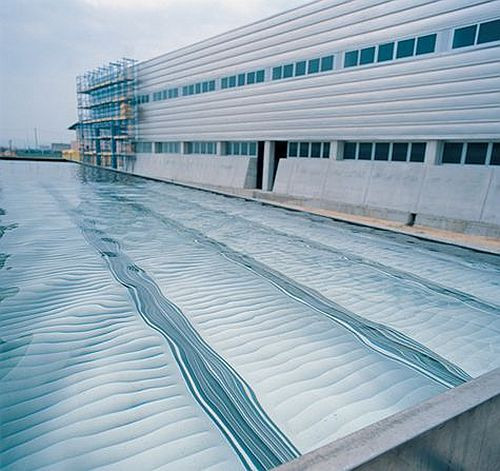 System zawiera wewnętrzny kanał drenowy gwarantujący pełną wodoszczelność dachu, nawet gdy ten jest całkowicie zalany wodą