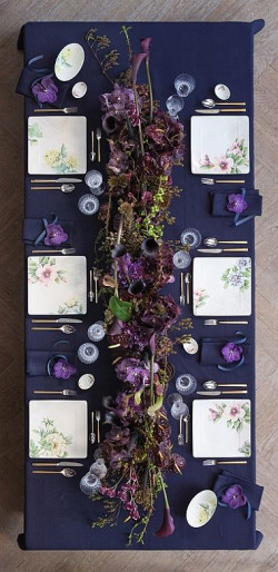 Z floralnych dekorów – nawet tych orientalnych czy egzotycznych – wcale nie musimy rezygnować podczas świąt Bożego Narodzenia