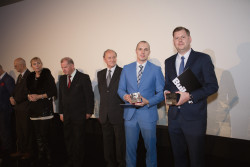 Statuetkę w imieniu firmy WIŚNIOWSKI odebrał Marcin Strzelec