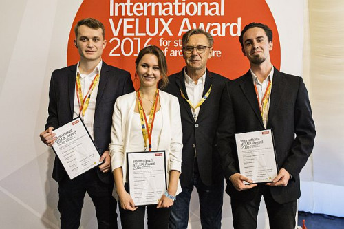 Polscy studencji z Politechniki Poznańskiej z członkiem jury Zbigniewem Reszką