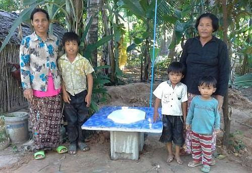 Drugim celem SANISHOP jest kształcenie miejscowej ludności w zakresie higieny, zdrowia, zanieczyszczenia wody