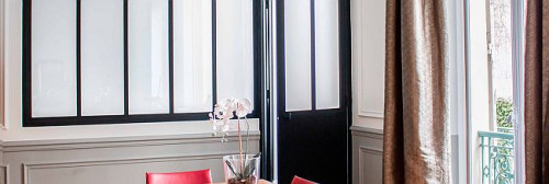 Szkło PRIVA-LITE oparte jest na technologii ciekłych kryształów, umieszczonych w folii między taflami szkła