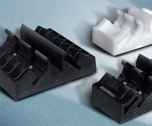 Firma ISCOM oferuje szeroki wybór akcesoriów uzupełniających i scalających system pokryć