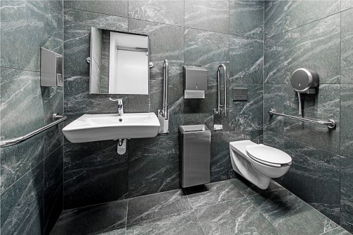 Czysta i schludna, a jednocześnie dobrze zaprojektowana i użyteczna toaleta to wizytówka każdego z takich miejsc