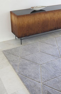 Geometryczne wzory na dywanie to sprawdzone rozwiązanie do nowoczesnych wnętrz