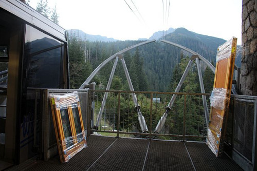 Planując modernizację budynku na Kasprowym Wierchu uwzględniono jego nietypową lokalizację, a co za nią idzie – podwyższone parametry