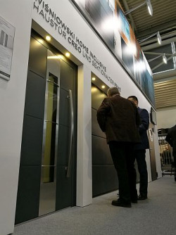 W ofercie drzwiowej zaprezentowano aluminiowe drzwi zewnętrzne CREO