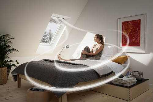 Naokienna wentylacja VELUX z rekuperatorem zapewnia odzysk ciepła na poziomie około 75%