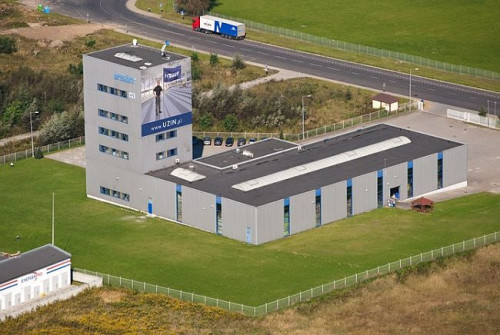 Dzięki rozbudowie Uzin zyska nie tylko większą powierzchnią magazynową, ale również nowoczesną przestrzeń testową