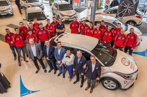 Przekazanie samochodów odbyło się 27 stycznia 2017 r. w siedzibie firmy Toyota Romanowski w Kielcach