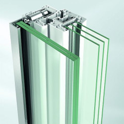 W odróżnieniu od tradycyjnych rozwiązań w oknach Schüco z PVC-U, balustrady mogą być mocowane bezpośrednio do ościeżnicy okiennej