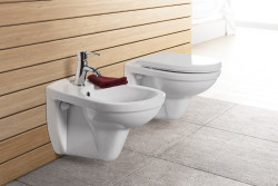 Wybierając ceramikę i odpowiednie szafki, warto zwrócić się w stronę modeli o obłych kształtach