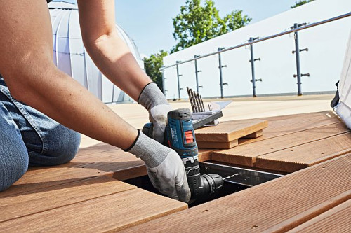 Akumulatorowa wiertarko-wkrętarka GSR 12V-15 FC Professional, z korpusem o długości zaledwie 132 mm, to najmniejszy model w swojej klasie