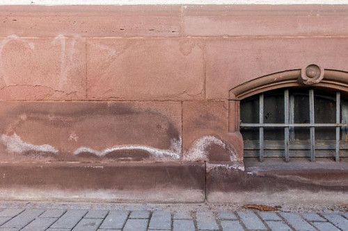 Problem z zawilgoconymi murami pojawia się w wielu obiektach, tak samo w starym budownictwie i zabytkowym, jak i nowych budynkach