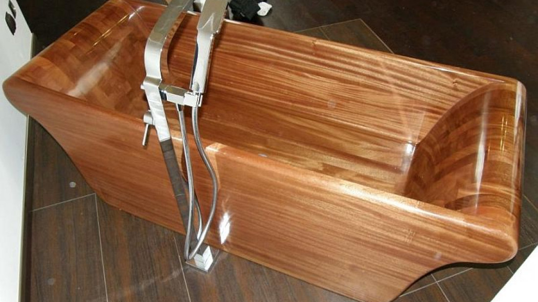 Drewniane wanny i umywalki firmy Tralex