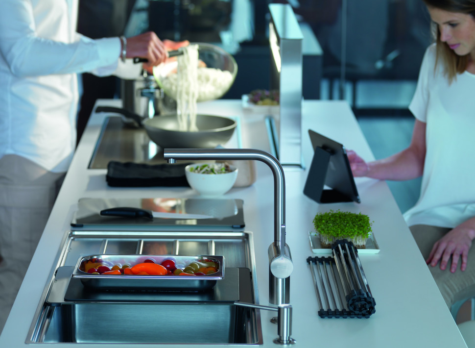 Przygotowywanie wielkanocnych potraw usprawni wygodny zlewozmywak stalowy np. FSX 251 TPL Frames by Franke