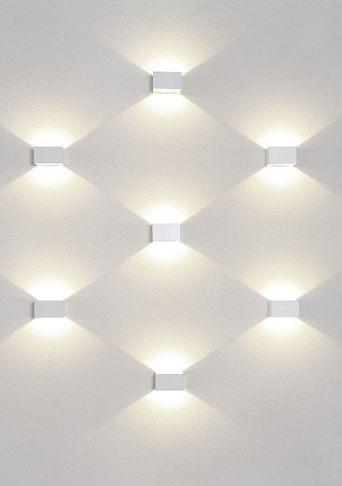 Nowodvorski: Kinkiet LIA LED minimalistyczne piękno kompozycji