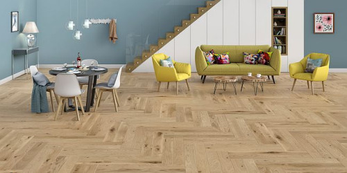 Podłoga ułożona w jodełkę kojarzy nam się z pięknymi mieszczańskimi dworkami i kamienicami