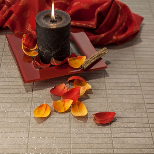 Choć naturalne materiały uchodzą za dość kłopotliwe w użytkowaniu to inwestorzy doceniają ich ogromny potencjał aranżacyjny