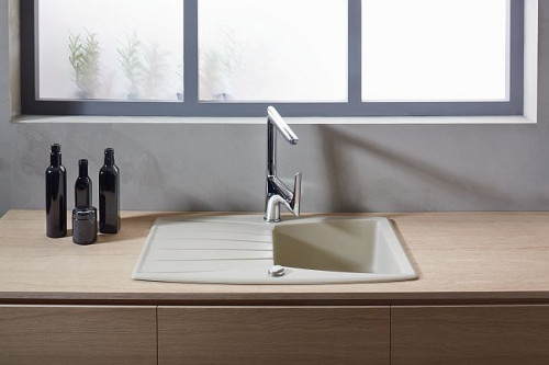 Podobno spędzamy w niej ponad 6 godzin tygodniowo, dlatego warto uczynić ją pomieszczeniem przyjaznym dla pracy, pasji gotowania, a także wypoczynku