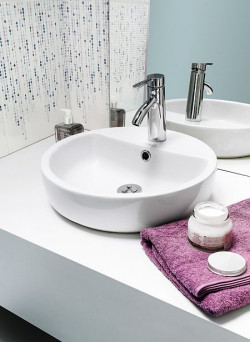 Aby łazienka miała spójny wygląd, warto wybrać całą ceramikę z jednej serii