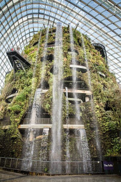 Gardens by the Bay to miejski kompleks rekreacyjny usytuowany w południowej części zatoki Marina Bay w Singapurze