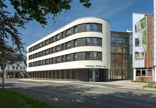 Kreatywna adaptacja wąskiej, trójkątnej działki – widok na strefę wejścia Kamp-Lintfort Fot. Schüco