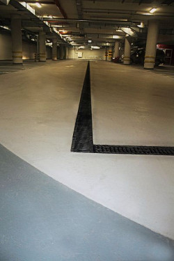 Odwodnienia liniowe znajdują się na parkingu podziemnym oraz na wjeździe do galerii