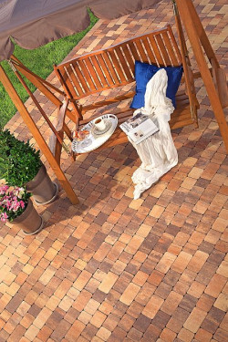 Staranne zaprojektowanie nawierzchni oraz ułożenie jej zgodnie ze sztuką budowlaną to klucz do uzyskania estetycznej i funkcjonalnej posesji